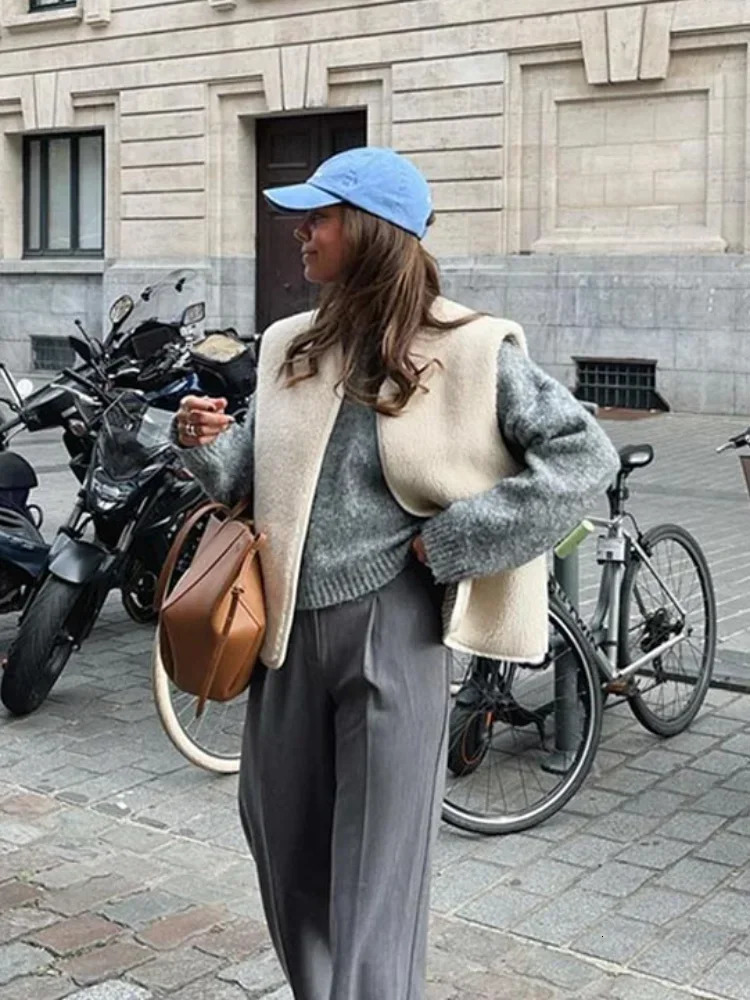 Womens Elegant Solid Lamb Wool Vest Cardigan Fashion Casual V-neck Sleeveless Waistcoat 2024 Autumn Lady High Street Outerwear 241008