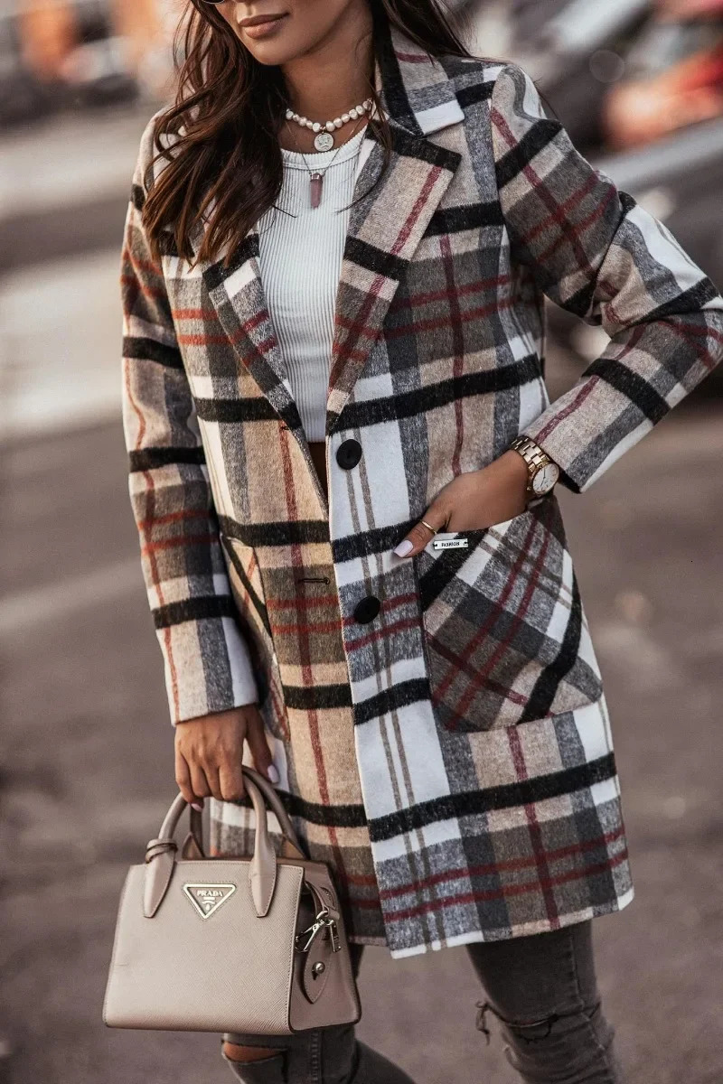 Womens sexy fashion casual commuting vacation style plaid printed long sleeved single chest wool coat 241007