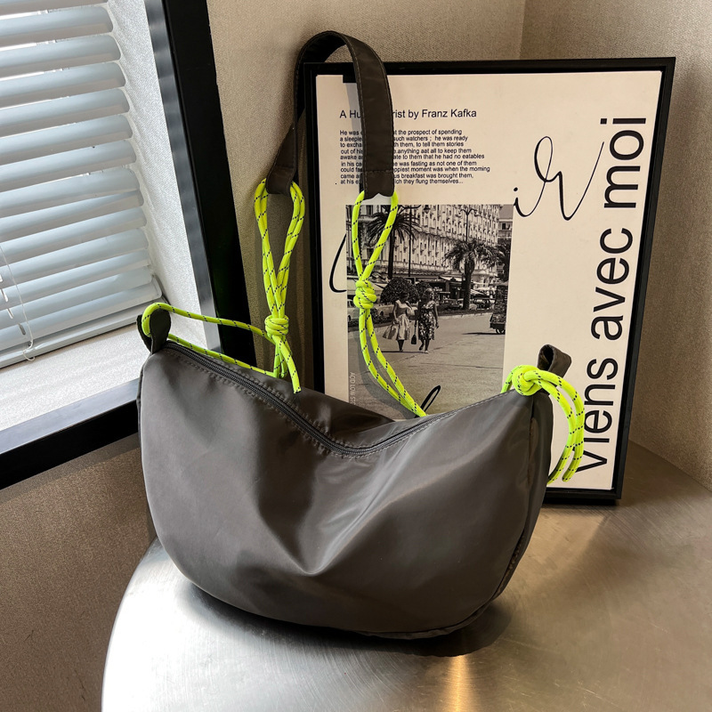 new trendy brand crossbody for men and women, casual sports dumpling women's large capacity shoulder bag, commuting bag