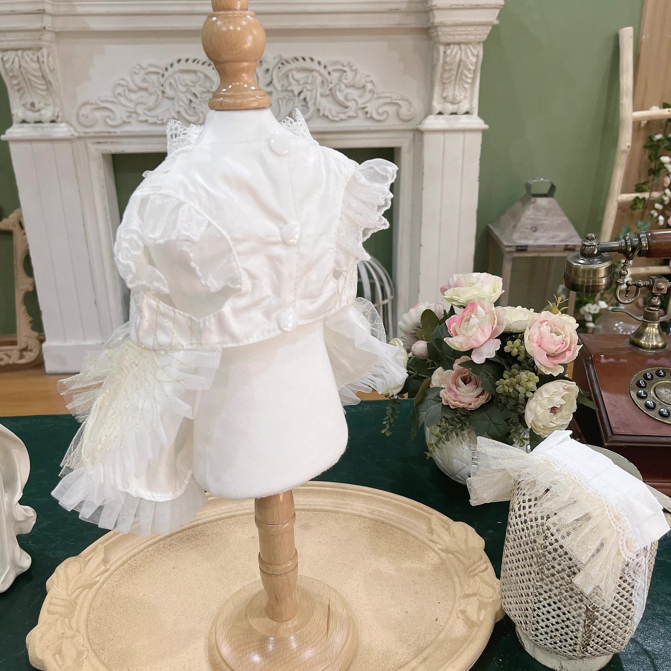 Vintage palazzo style pet dog clothes White lace bow Princess skirt Lolita cake skirt puppy coat