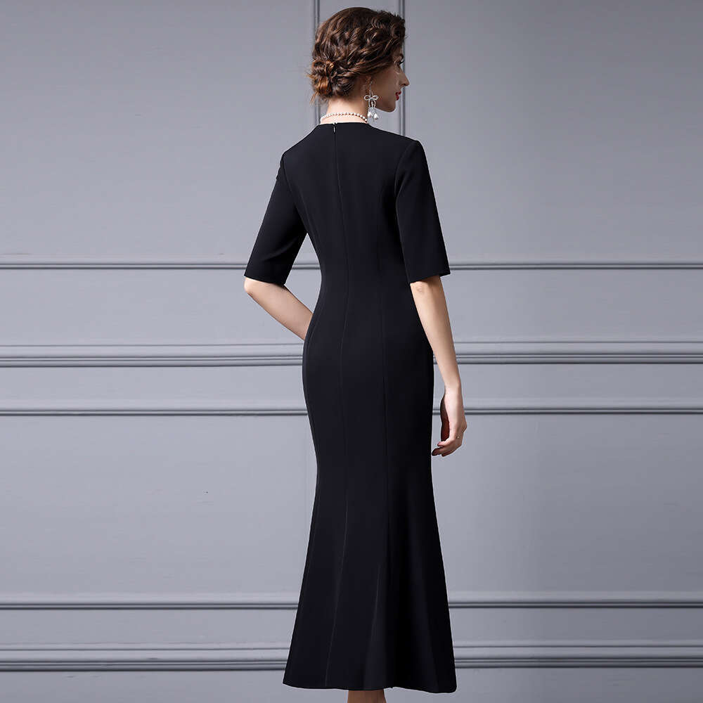 black and white contrasting splicing bag buttocks fish tail high-end light luxury nail bead dress long skirt 2024 spring/summer new item