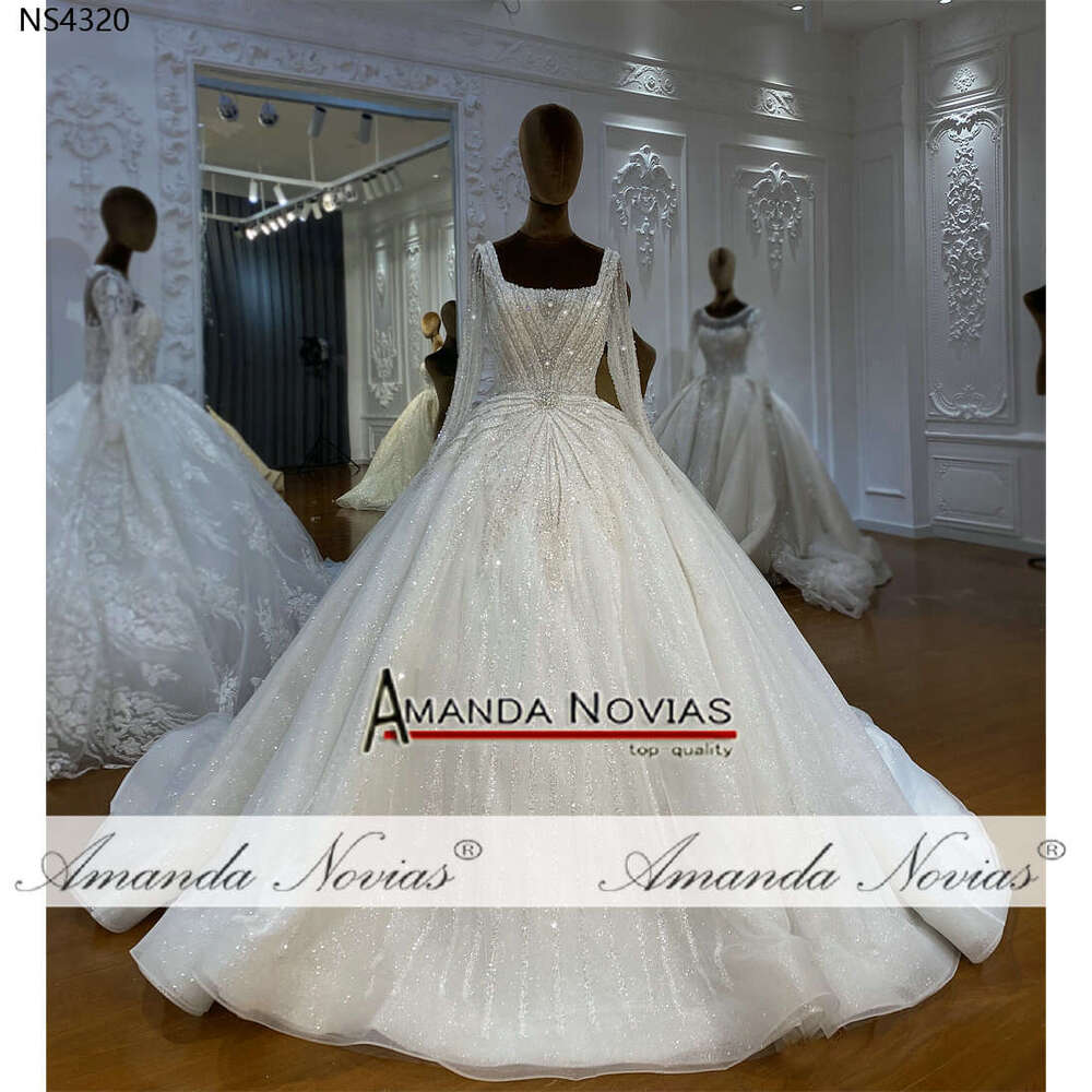 Square Necke Bridal Dress Long Sleeve Lace Appliqued