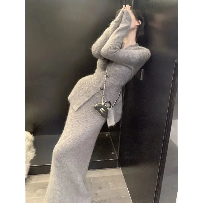 Two/one piece French retro slim fit long sleeved knitted sweaterhigh-end minimalist half body long leather Sfor womens 241011