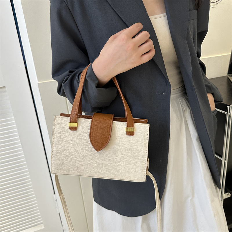 New beautiful small square fashionable simple crossbody casual shoulder bag, stylish and personalized handbag