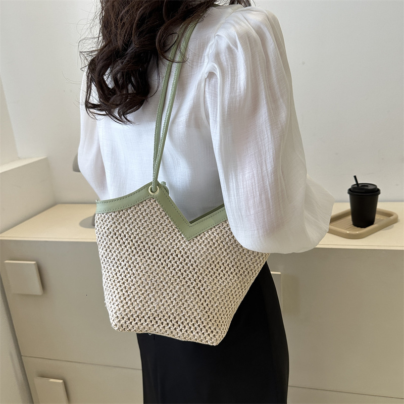 Fashion for Women New Style Simple Commuter Large Capacity Single Shoulder Underarm Stylish Tote Bag