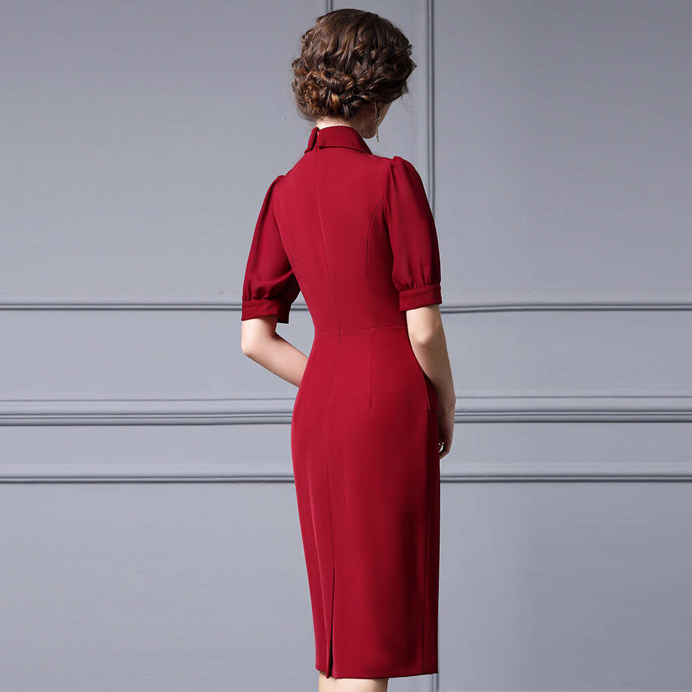 s high-end commuting style suit skirt with diamond embellishments at the waist to show off body shape buttocks wrapped dress new for spring/summer 202