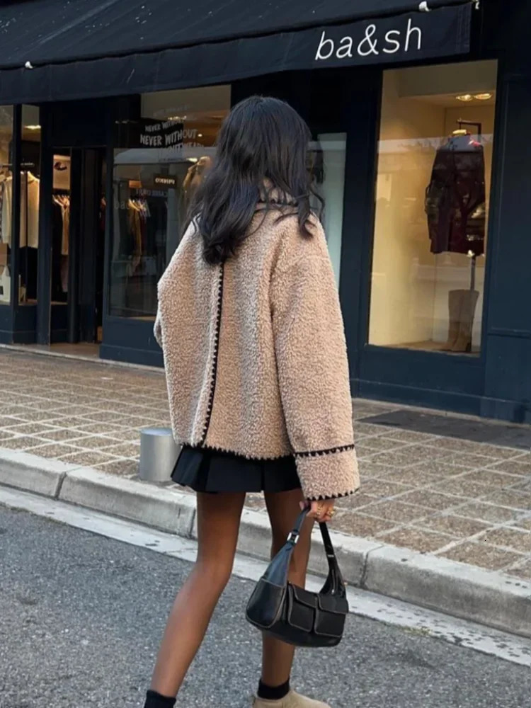 Women Contrasting One Button Lamb Woolen Coat Furry Lapel Long Sleeves Short Plush Jacket Autumn Fashion Lady Street Outerwear 241011