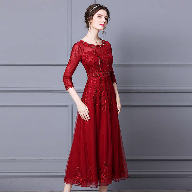 Red Goddess Style 2024 Autumn Dress New High end Heavy Industry Embroidery Annual Meeting Dress