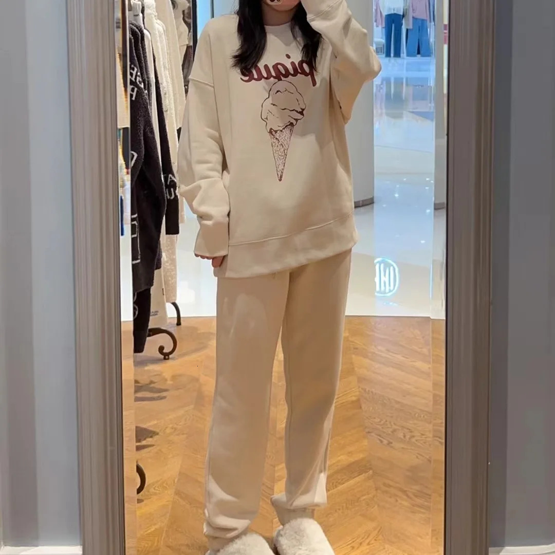 Couples pajama set womens room wearing sportswear 241011