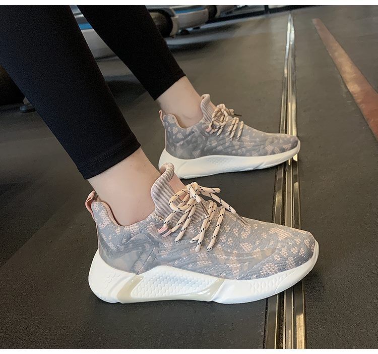 Guan Xiaotong's Korean version of women's fitness and sports 2024 new designer shoes, soft and breathable casual running shoes, have become 