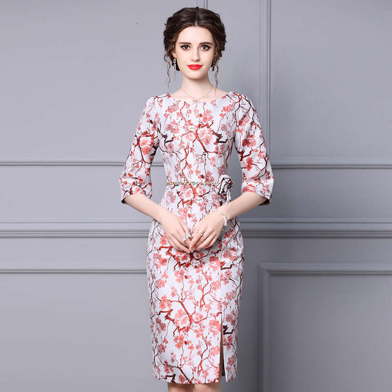 Early Autumn Dress 2024 New Womens Elegant Seven Sleeve Slimming Nail Diamond High end Party Bag Hip Skirt