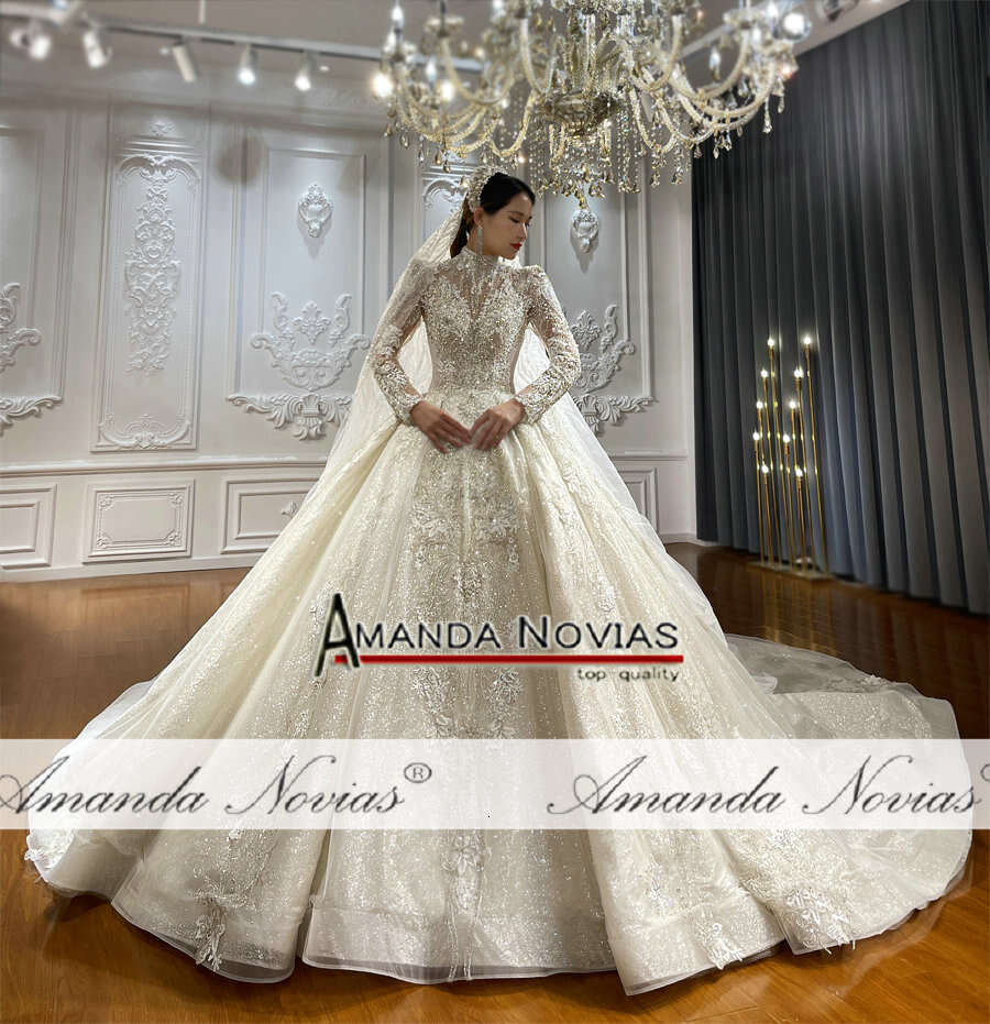 High Necke Long Sleeve Lace Appliques Wedding Dress