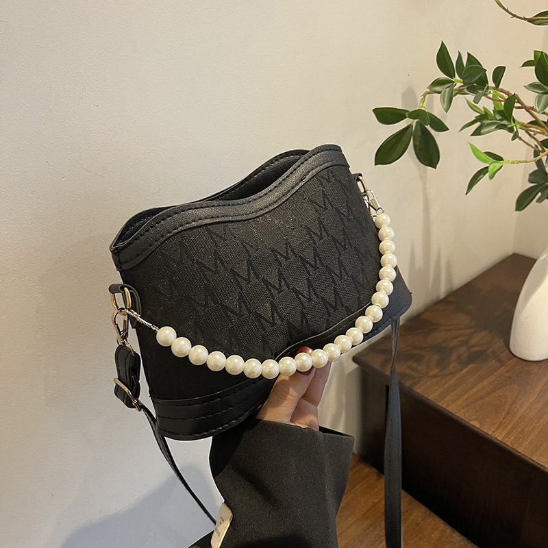 Pearl chain armpit spring new French niche design fashionable single shoulder cross body small square bag