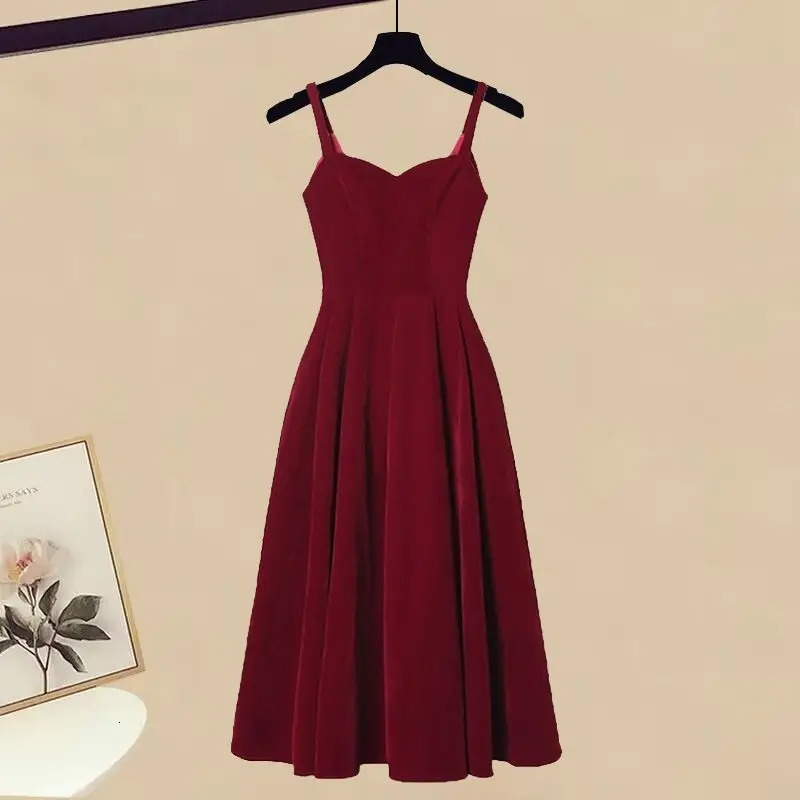 Autumn and Winter Fashion Womens Clothing Set Christmas Dress Red Sweater and Temperature Belt Two Piece Set 241011