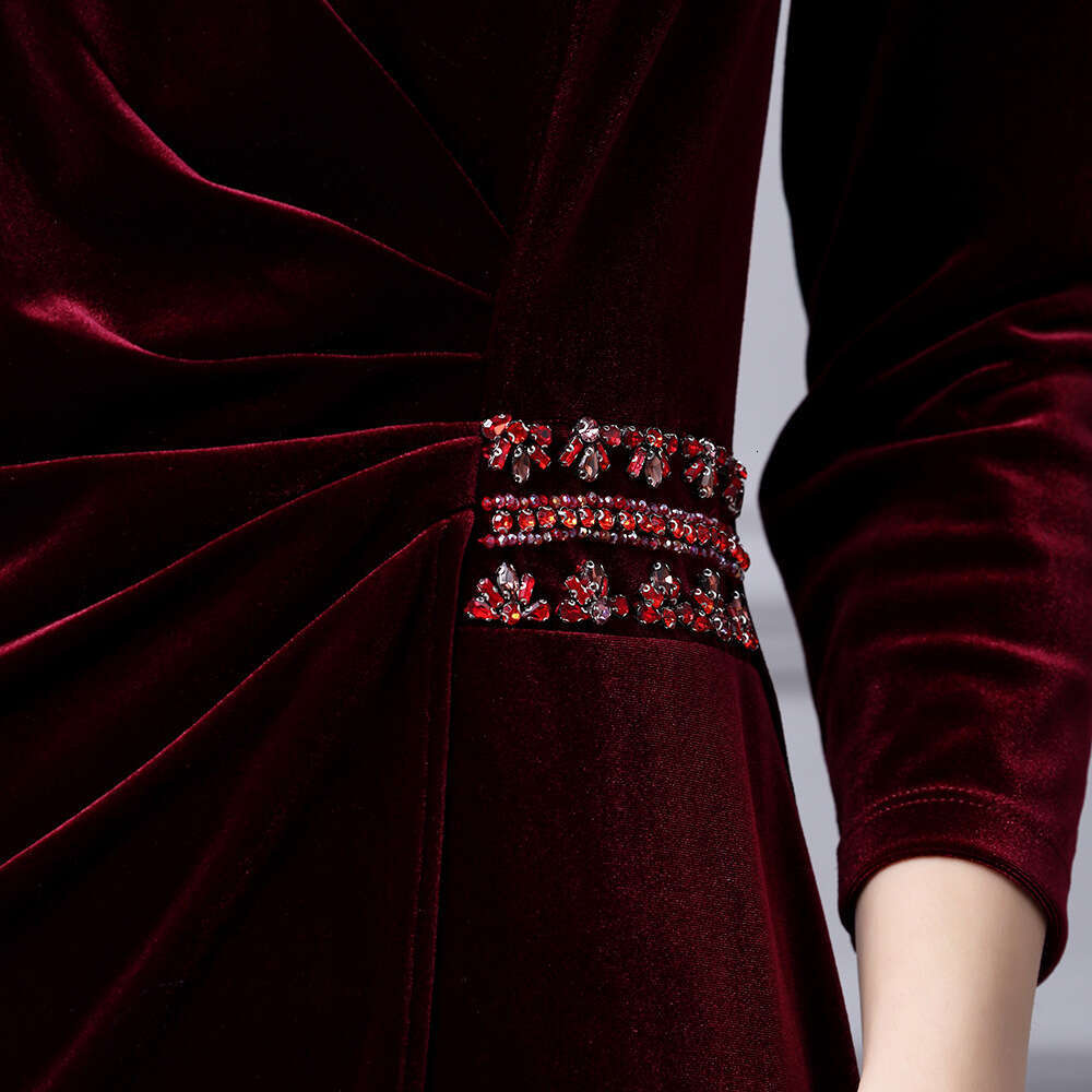 high-end luxury temperament mother wedding bag hip skirt V-neck nail bead autumn velvet dress 2024 new item