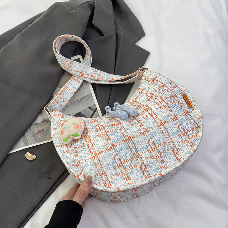 Large capacity for women new style with niche texture design, single shoulder crossbody bag, casual checkered trendy dumpling bag