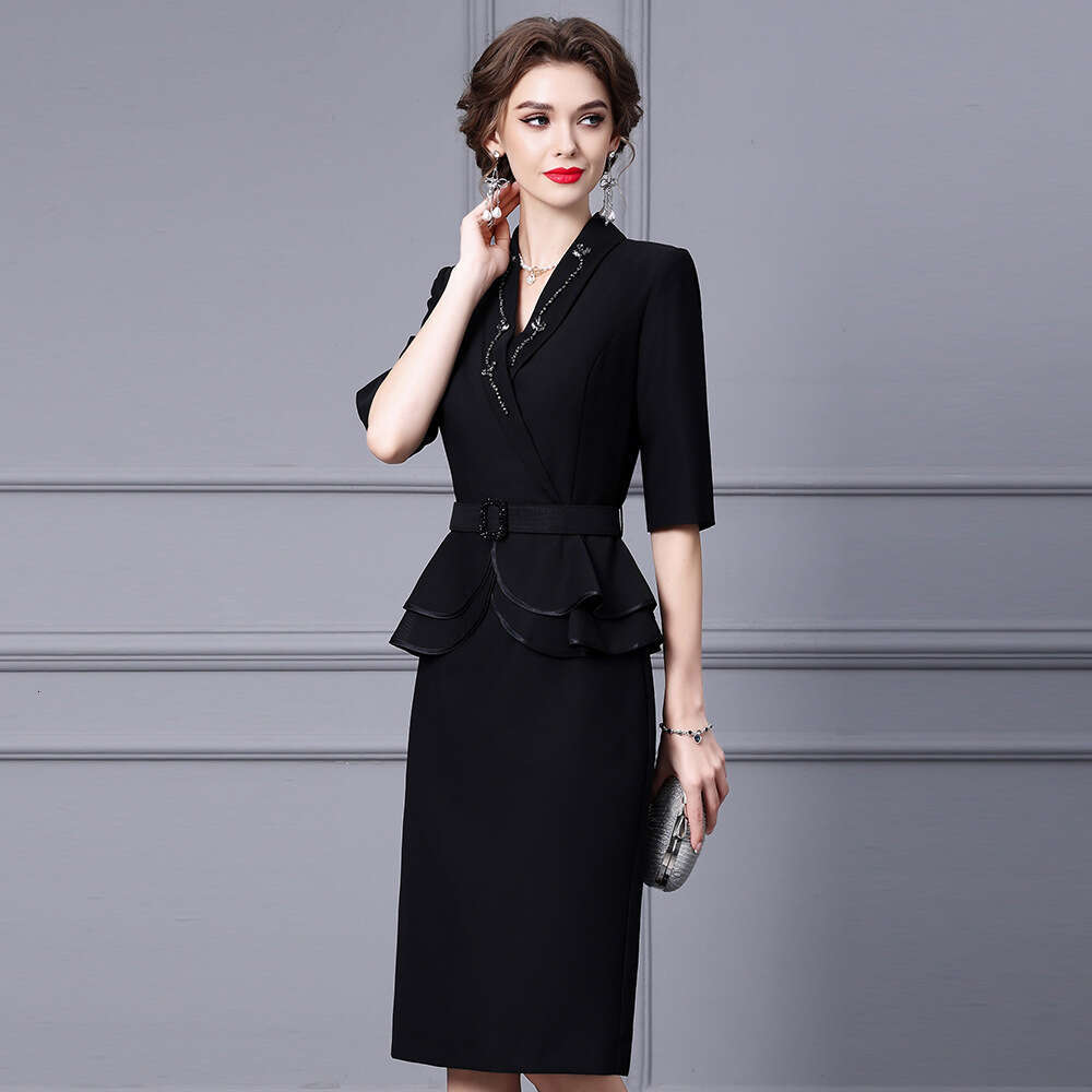 black dress with a high-end feel 2024 autumn new item super revealing figure suit collar fake two-piece hip hugging skirt