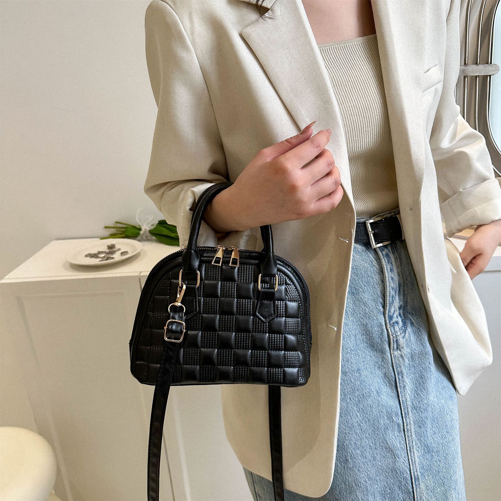 Simple solid color shell single shoulder crossbody bag, new stylish women's bag