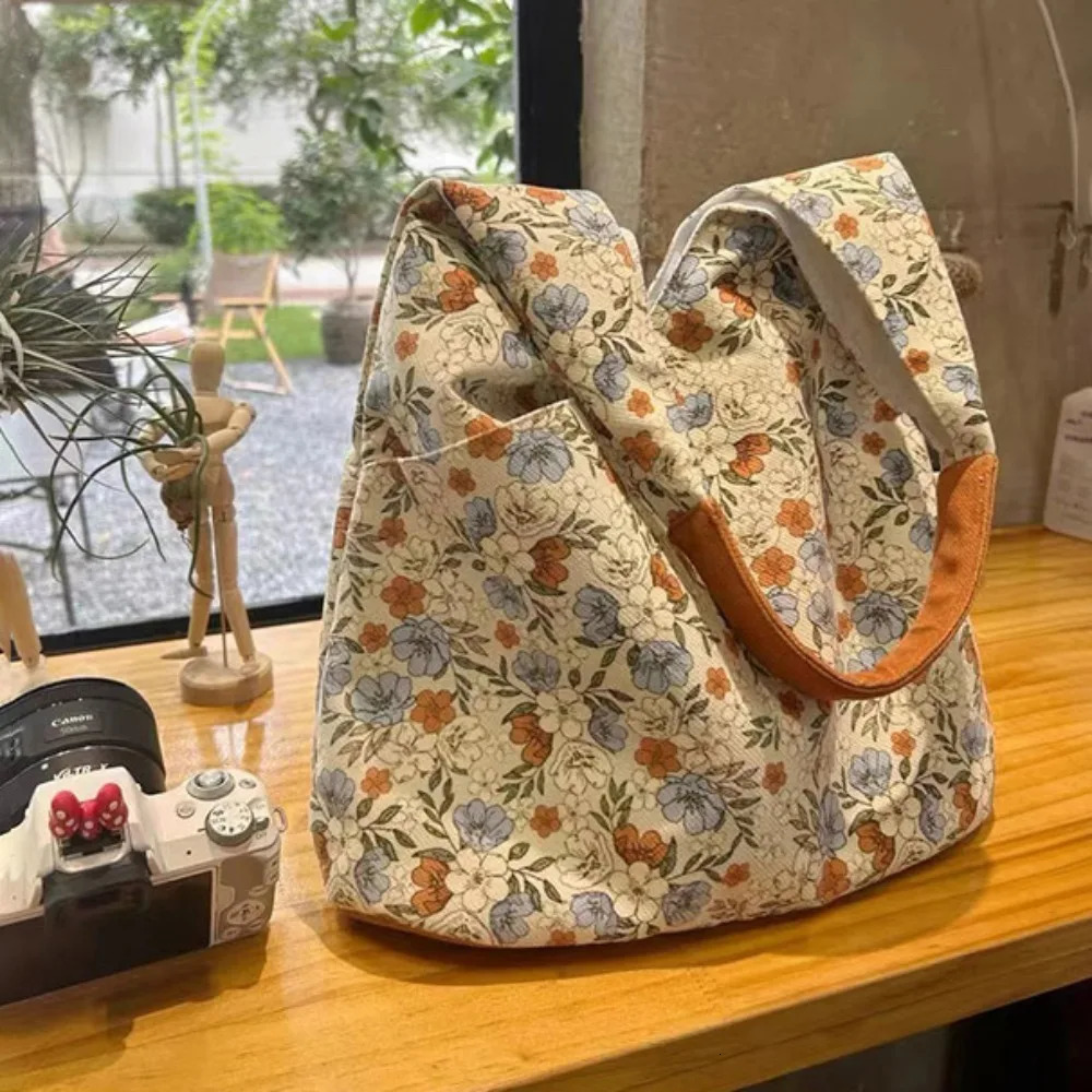 Vintage floral printed bag large capacity bag cute handbag canvas handbag portable shoulder bag Korean style womens shopping bag 241008