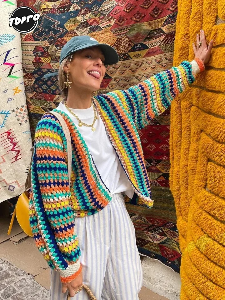 Womens elegant color striped knitted cardigan fashionable long sleeved loose sweater Autumn Womens Communicating Street Tops 241011