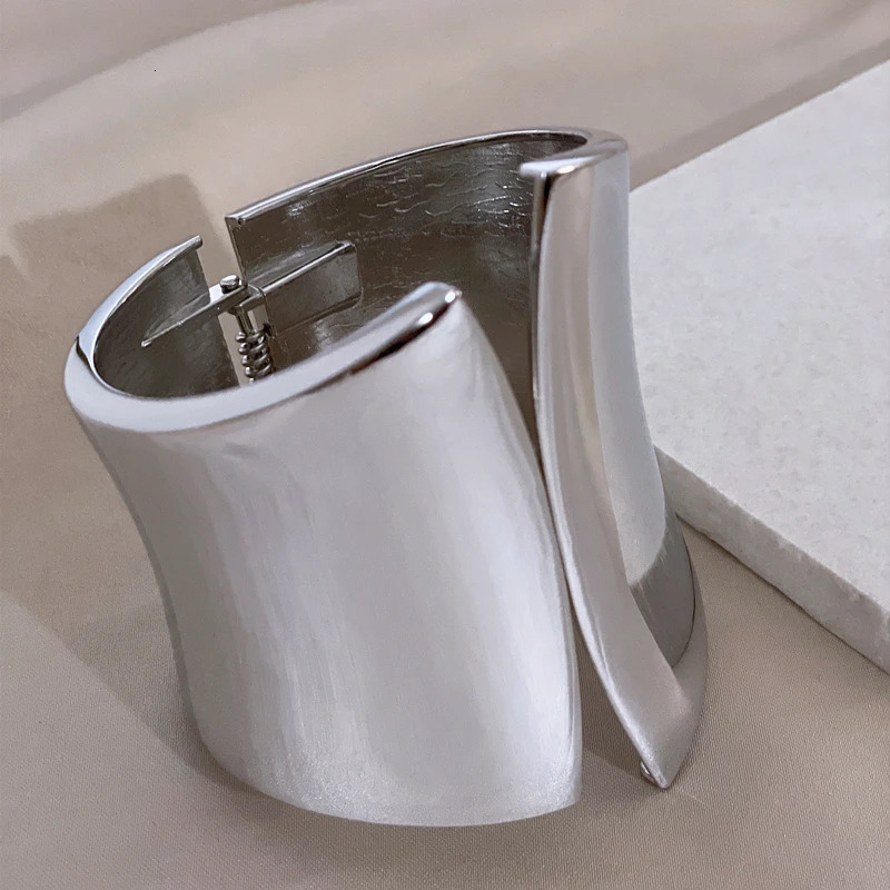 Exaggerated Chunky Heavy Metal Bracelet Womens Punk Gothic Irregular Wide Gold Open Bracelet Party Jewelry Bijoux 241007