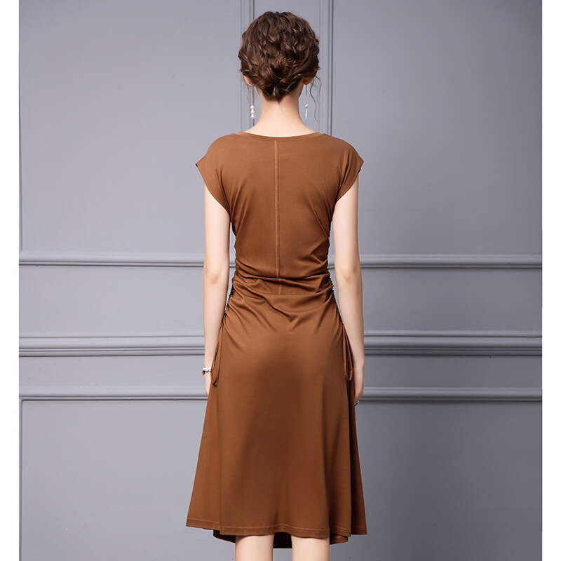 Smart coffee colored for summer women 2024 new commuter style bag shoulder drawstring pleated mid length slim fit dress