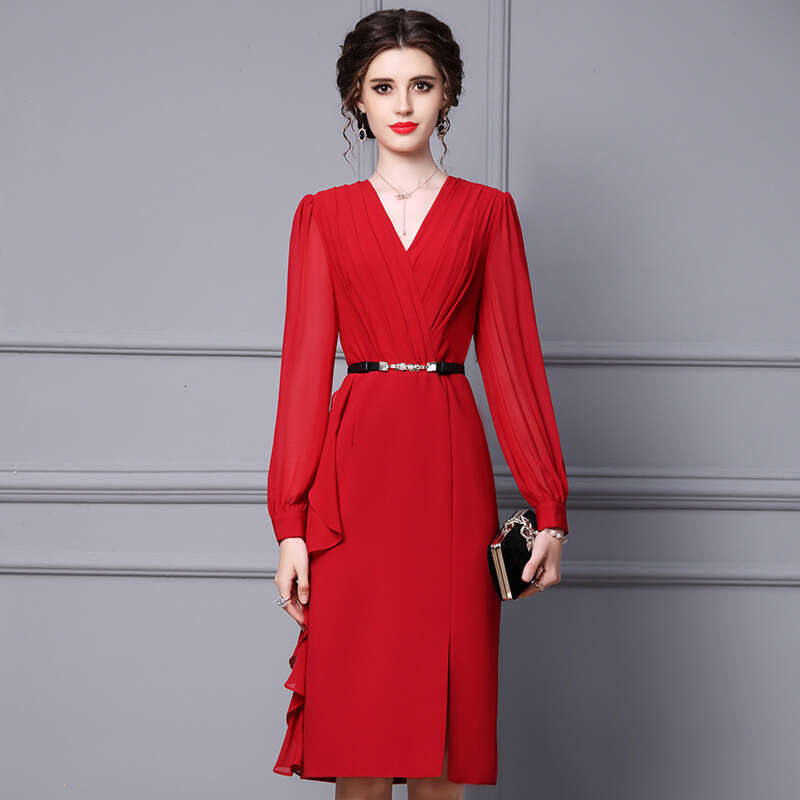 dress autumn new 2024 temperament red western-style waist cinching mid length hip hugging slim fit high-end skirt