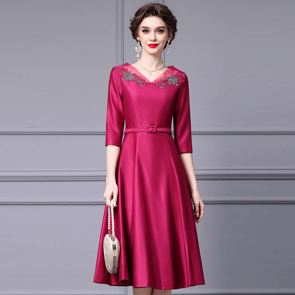 V-neck nail diamond high-end luxury temperament waist cinching and slimming big swing dress autumn 2024 new item