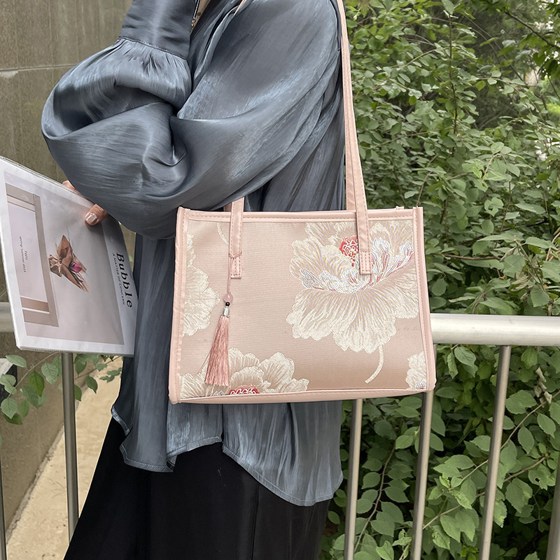 New tassel bucket for women Chinese style hand-held shoulder embroidered commuting tote bag