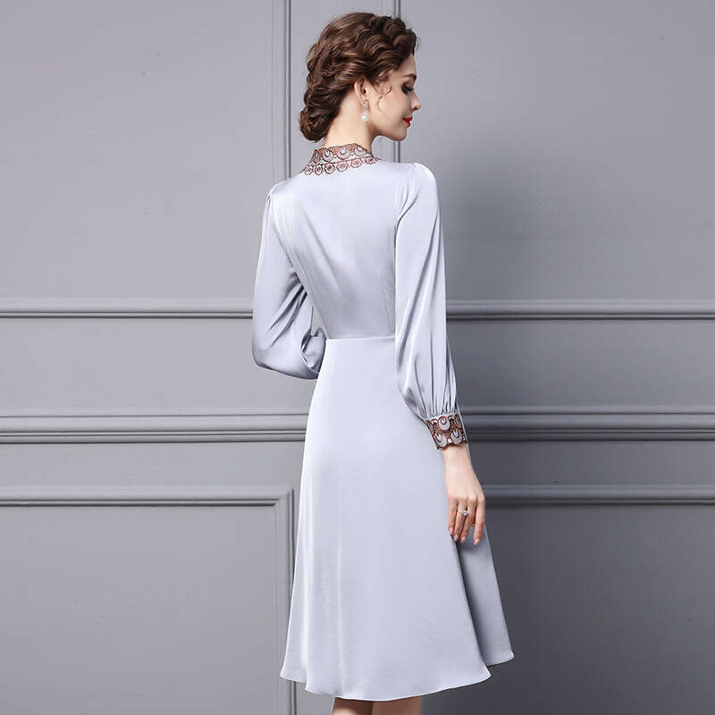 2024 autumn new dress pear shaped figure high-end embroidery slimming mid length A-line skirt