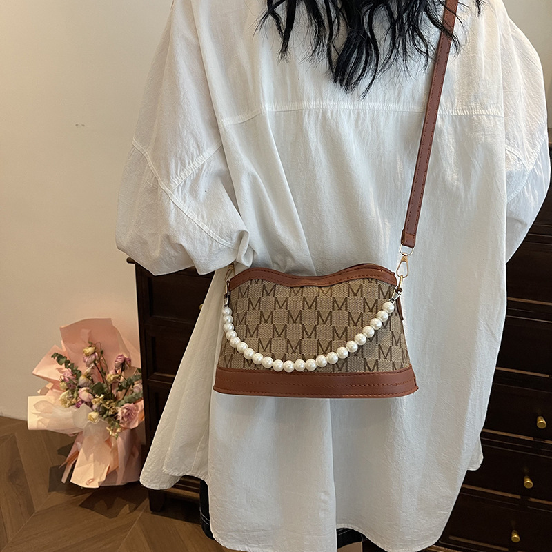 Pearl chain armpit spring new French niche design fashionable single shoulder cross body small square bag