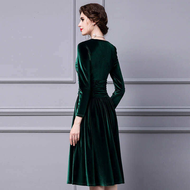 Golden Velvet Dress Autumn Womens 2024 New Style pleated V-neck waist cinched mid length ruffle edge skirt