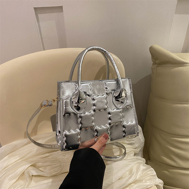 Ins niche design for women new trendy versatile single shoulder crossbody bag, internet famous and popular small square bag