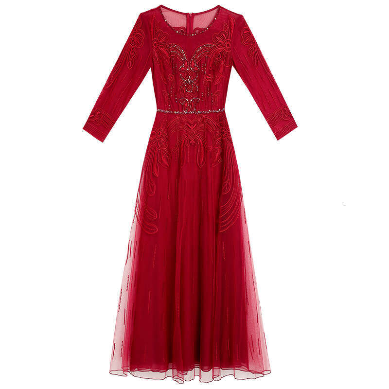 red dress banquet 2024 new autumn outfit with waist cinching and slimming effect high-end luxury nail bead embroidery long skirt