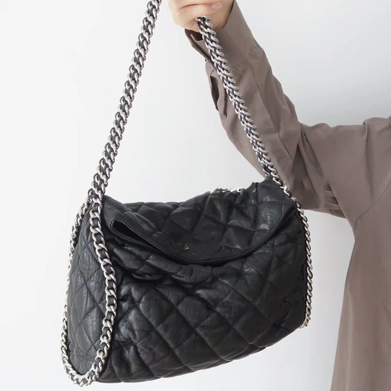 Designer Womens Piping Chain Shoulder Bag Cowhide Diamond Patterned Silver Hardware Metallic Clasp Luxury Handbag Matelasse Chain Diagonal Shoulder Sacoche 30cm