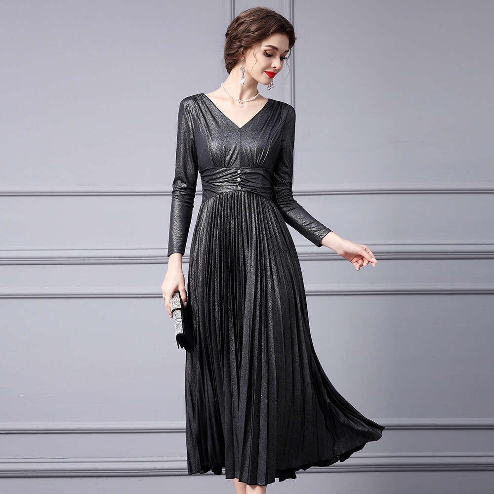 Smart high-end V-neck shiny pleated long 2024 new high waist slimming expensive lady dress spring and autumn styles