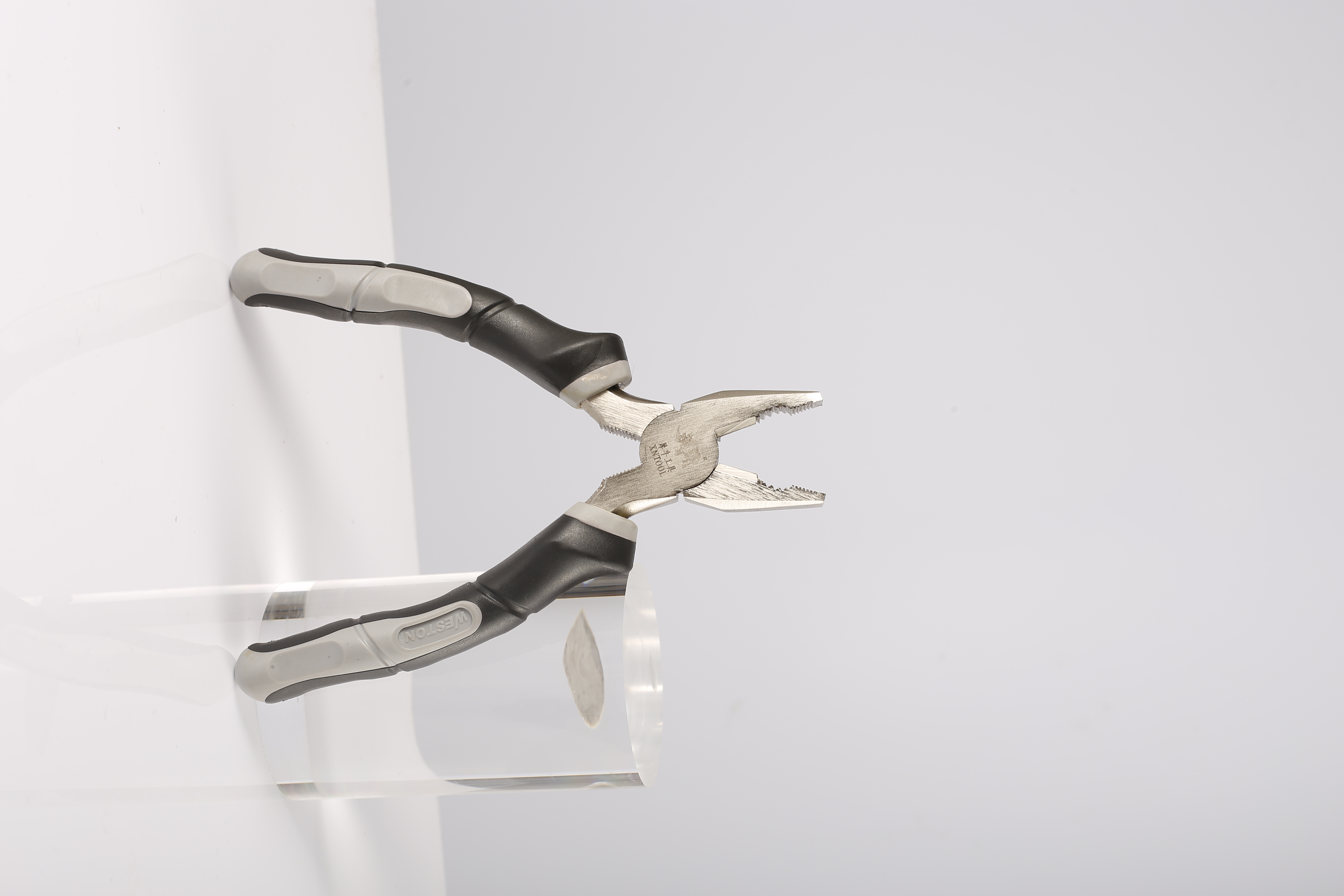 American style pliers with bamboo handle