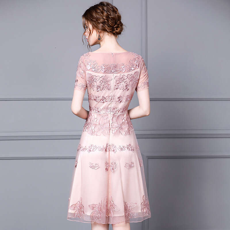 Smart and elegant goddess style mesh dress 2024 summer new embroidered nail bead party dress