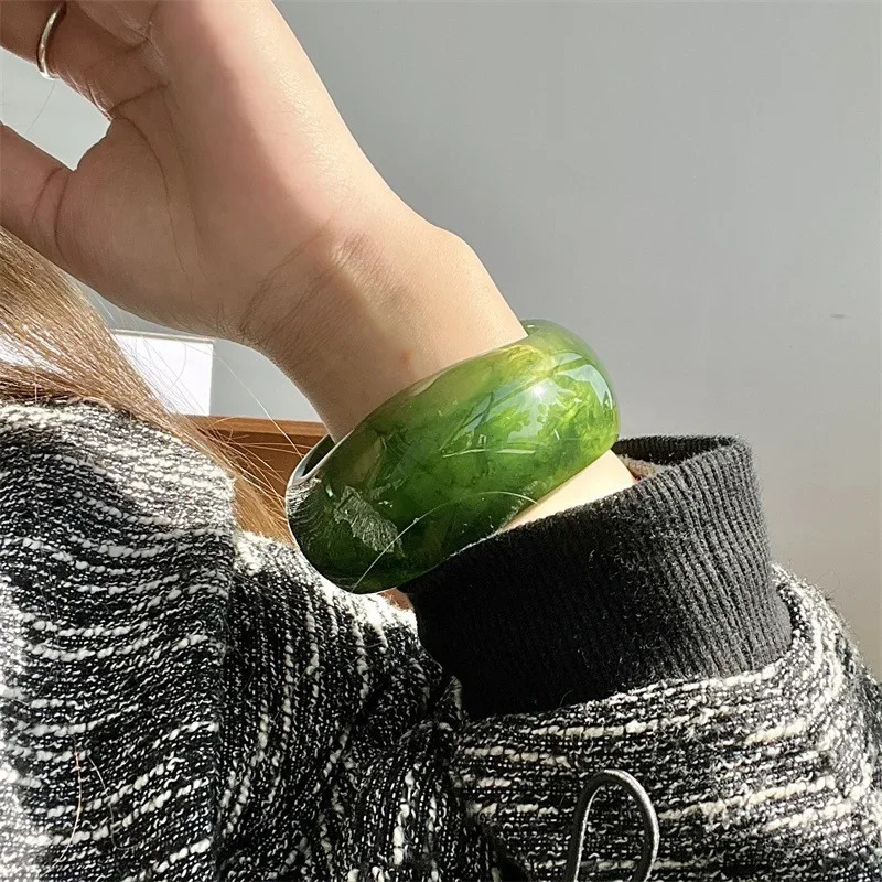 Irregular Wave Green Resin Transparent Round Wide Bracelet for Womens Fashion Charm Thick Wide Bracelet Jewelry 241007