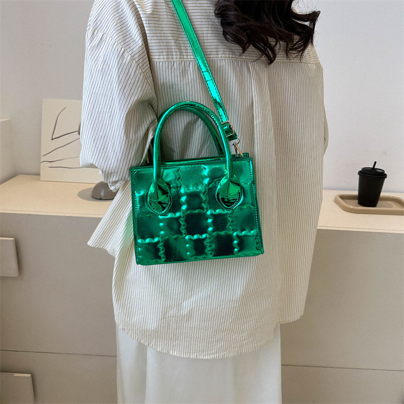 Ins niche design for women new trendy versatile single shoulder crossbody bag, internet famous and popular small square bag