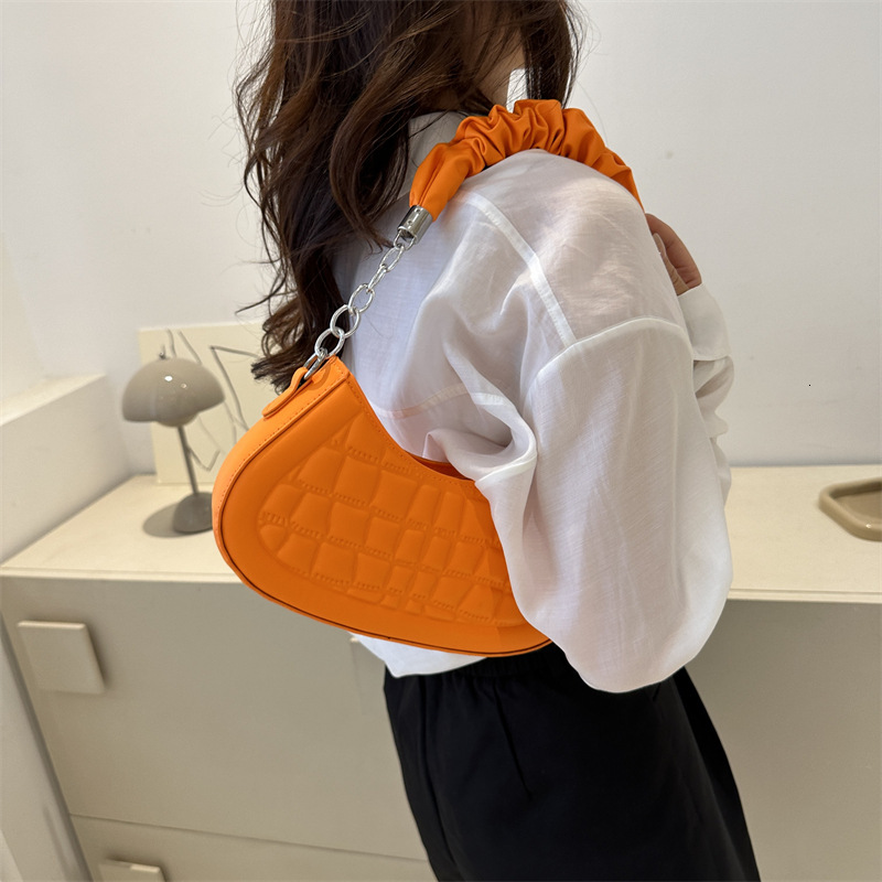 Small niche crescent new fashion minimalist shoulder casual trend crossbody bag for women