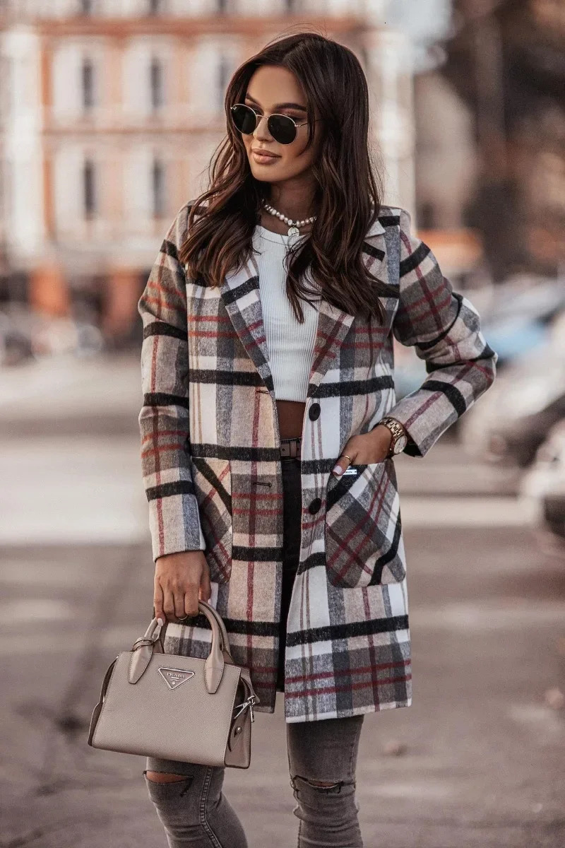Womens sexy fashion casual commuting vacation style plaid printed long sleeved single chest wool coat 241007