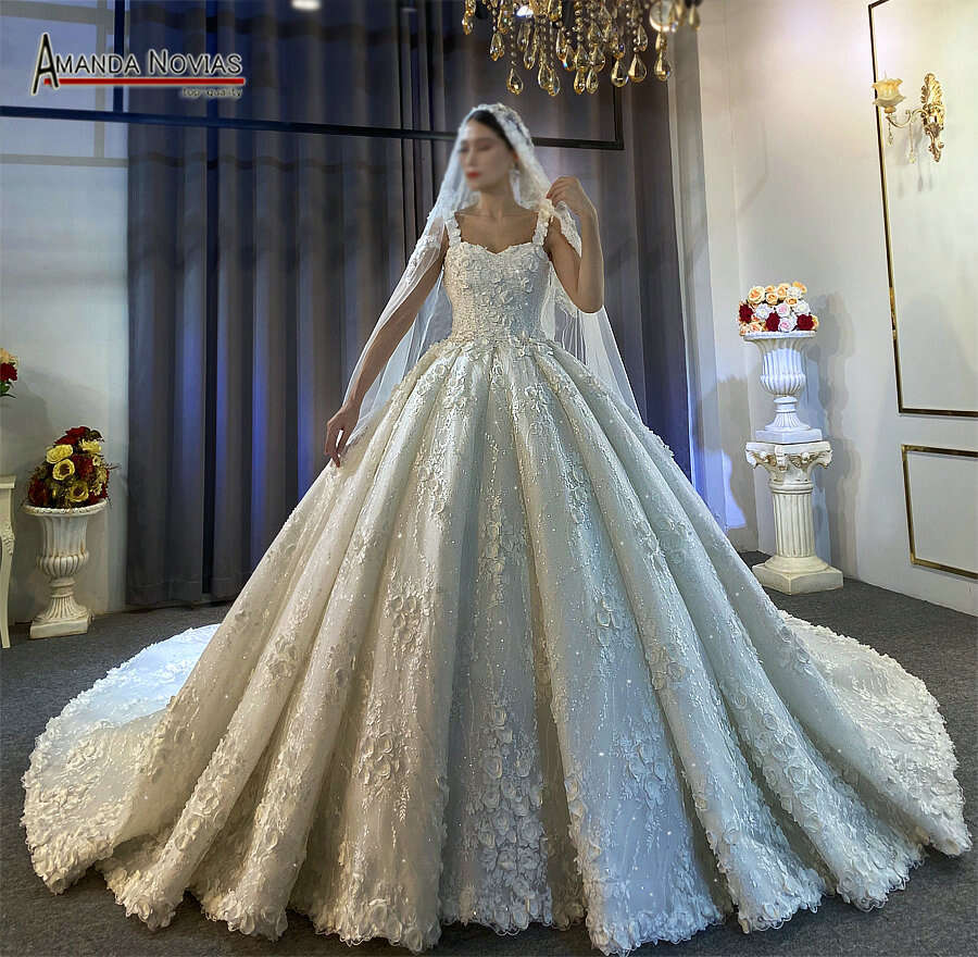 Spaghetti Straps Off White Embroidery Ball Gown Wedding Dress New Style