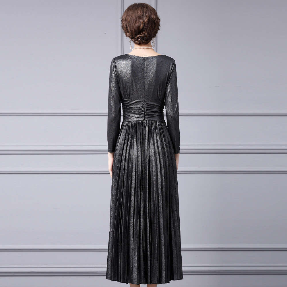 Smart high-end V-neck shiny pleated long 2024 new high waist slimming expensive lady dress spring and autumn styles