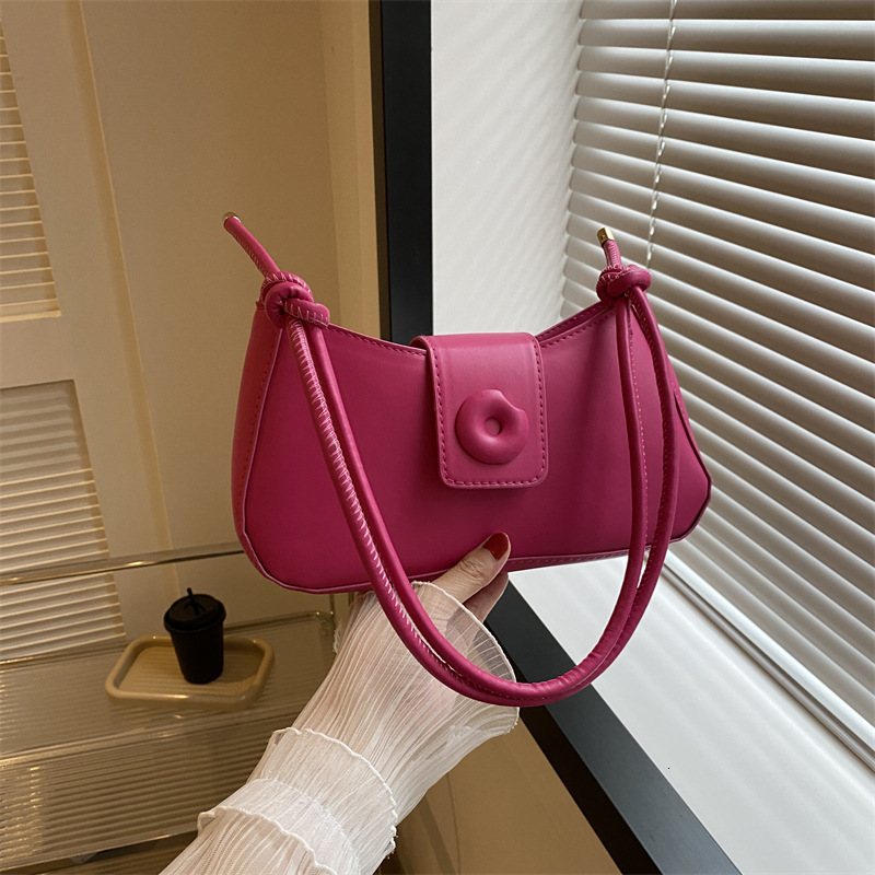Solid color small fresh and stylish underarm for women's commuting, textured single shoulder crossbody bag, casual bag