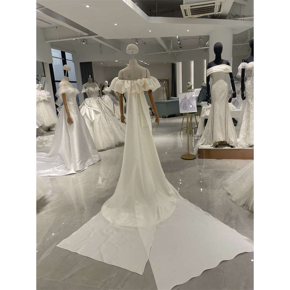 Strapless Pleating Satin Wedding 3D wer Butterfly Embellished Gown Cathedral Train Bridal Dress