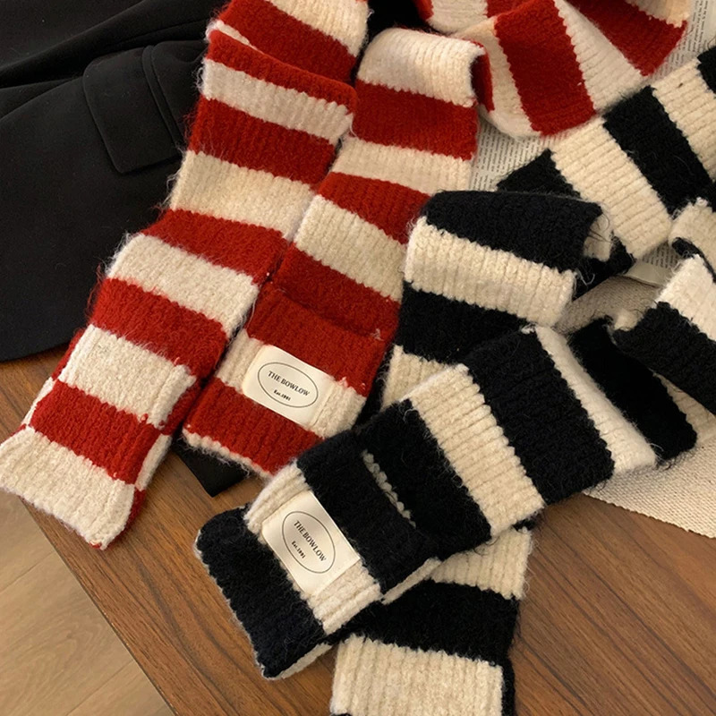 RICYGVM Black White Stripe Scarf For Women Winter Warm Woolen Knit Scarves Neck Protection Korean Girl Plush Pocket Neckerchief 241009