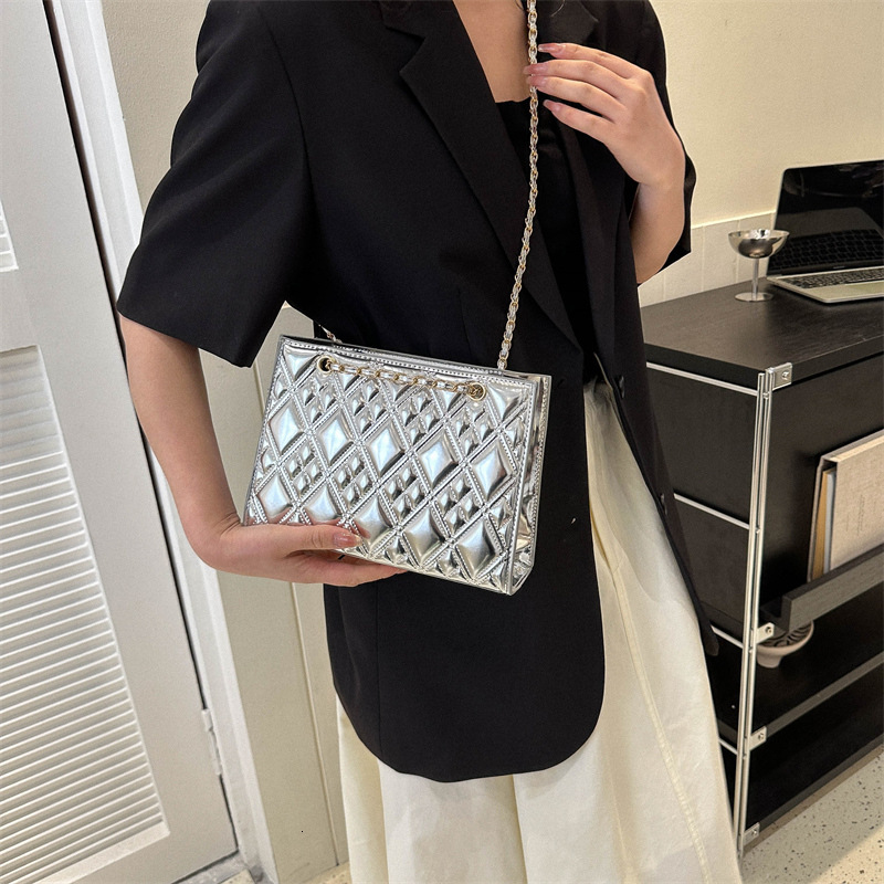 Trendy texture mirror for women new fashion single shoulder stylish small square bag, simple hand-held crossbody bag