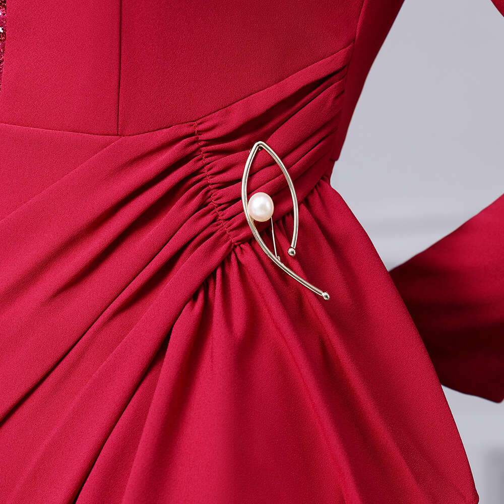 Smart design with sequin splicing light luxury temperament concealing flesh and slimming pleated slit dress 2024 autumn new item