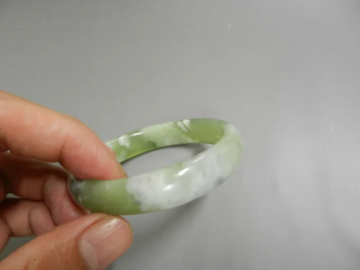 Chinas Four Great Ethnic Quintets Xiuyu Exquisite Transparent Natural Light Green Bracelet Bead and Jade Bracelet Accessories 241007